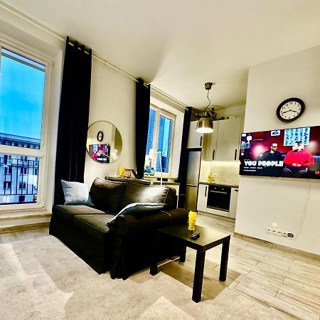 Super Forum 2 Metro Fast Wifi Netflix, Hbo, Appletv Warsawa Bagian luar foto