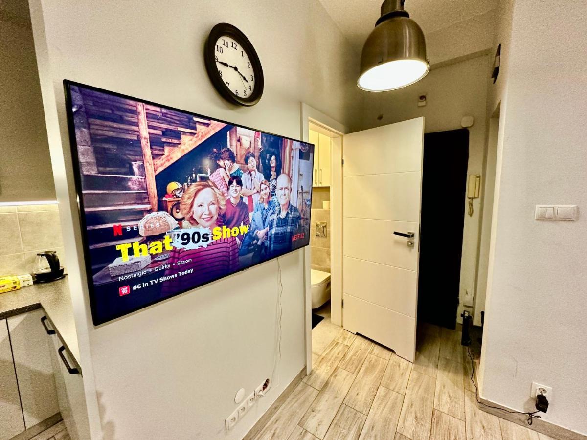 Super Forum 2 Metro Fast Wifi Netflix, Hbo, Appletv Warsawa Bagian luar foto